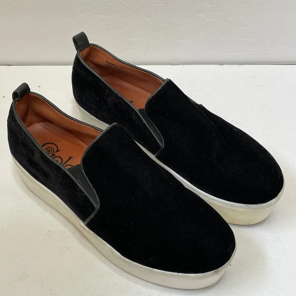 EXCELLENT CONDITION GOLO BLACK VELVET PLATFORM LOAFERS‎